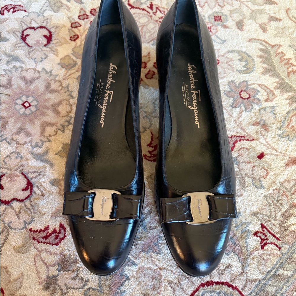Salvatore Ferragamo Black Leather Heels with Bow Accent